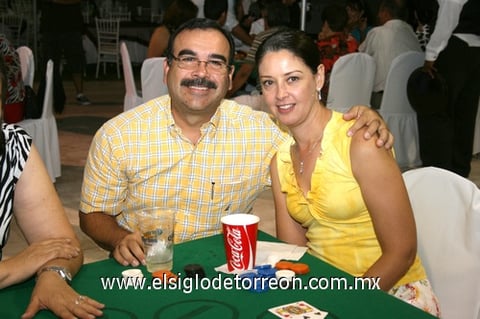 05102009 Fernando Orozco y Tere de Orozco, en pasado evento.