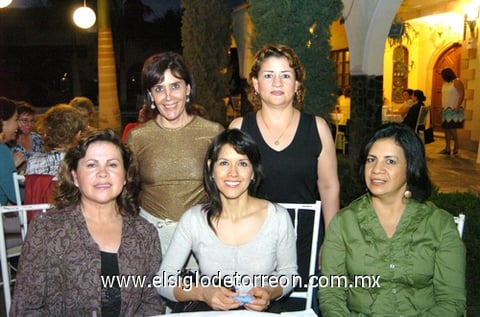 05102009 María del Pilar Negrete, Lupita Martínez y Paty Durán.