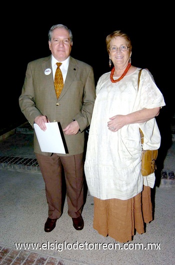 04102009 El rector de la Ibero, Héctor Acuña y María Elena Ross.