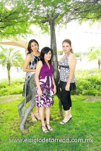 04102009 Angie Arrañaga, Karla Montañez y Janet Pozos.