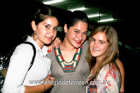 06102009 Marcelle, Ángela y Angla.