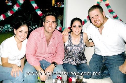 04102009 Karla Torres, Yamil Kort, Victoria Gutiérrez y Jorge Giacomán.