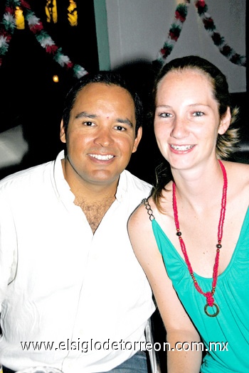 04102009 Raúl Cárdenas y Adriana Flannery.