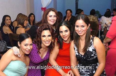 07102009 Amigas. Susy Sarabia, Vero Rentería, Adriana Martínez, Sofía Ramos y Paty Arestegui.
