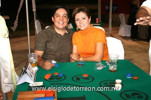 07102009 Francisco Martínez y Karla Guerrero de Martínez.