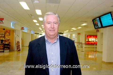 08102009 Gabriel Cornú Máynez se fue con destino a la Ciudad de México para asistir a una reunión.