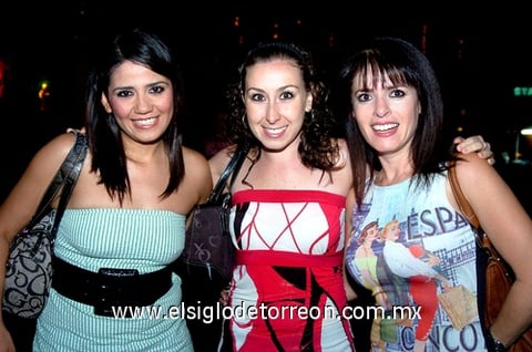 09102009 Disfrutan. Ivón Eguía, Mariel Medina y Gaby Félix.