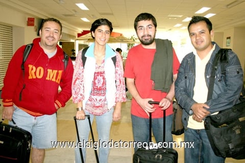 09102009 Viajeros. Óscar García, Gina Díaz de León, Abraham Herrera y Eduardo Paulino.