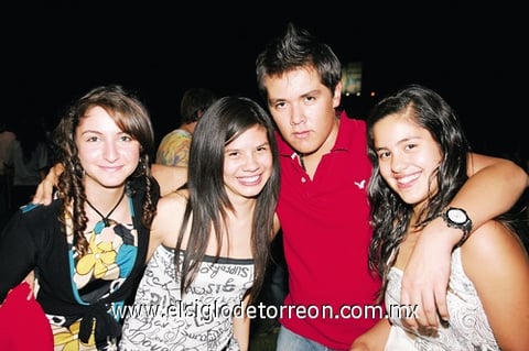 11102009 Marifer Mariel, Mónica Téllez, Mariana Cuesta y Andrés Piña.