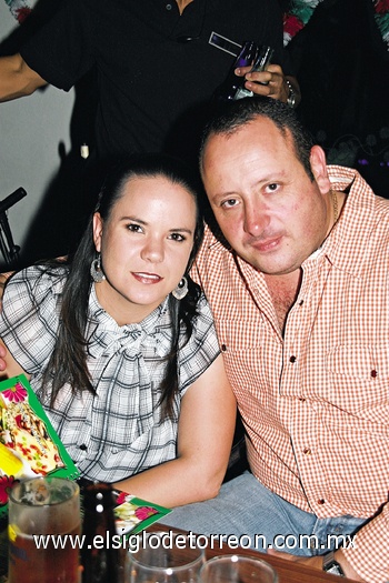 11102009 Érika y Gerardo Páramo.