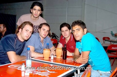 14102009 Said Chamán, Fredy y Jorge Bitar, Mariano López y Juan Madero se reunieron a cenar.  EL SIGLO DE TORREÓN/JESÚS HERNÁNDEZ