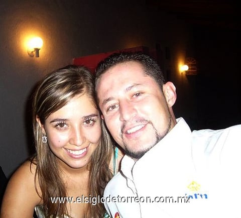 15102009 Lorena Viesca y Marco Antonio Burgos cumplieron dos años de noviazgo.