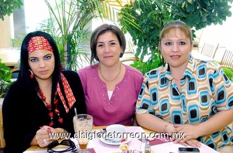 14102009 Vanya Navarro, María Isabel Morales y Alejandra Herrera.