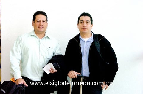 15102009 México. Jorge Reza y Juan Zuviría, llegaron de la Capital.