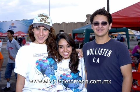 17102009 Cynthia Karina López, Karla Trujillo y Luis Alfredo Flores.