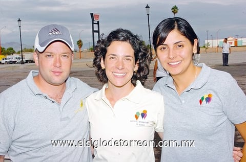 19102009 Eduardo y Susana Aparicio, y Verónica Casarrubias.