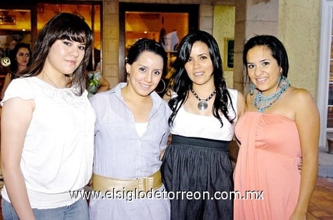 18102009 Lizeth Palacios, Paola y Adela Quiroz, y Samantha Favela.