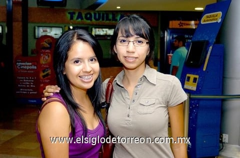 18102009 Priscila Chávez y Mildred Ibarra.