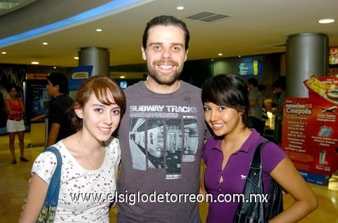 18102009 Angrid Esparza, Arnaud Koppe y Laura Sánchez.