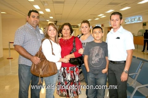 16102009 Madrid. Alejandro Pérez y Susy Elizalde fueron despedidos por Carmen, Érika, Rubén y Asael.