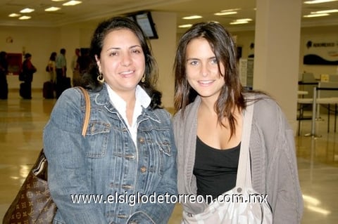 16102009 México. Adriana Forero y Liliana Luciano se dirigen a la capital.