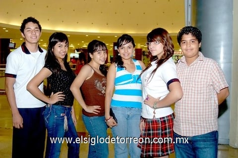 21102009 Fer Rodríguez, Mónica López, Valeria Hernández, Mariana Morado e Israel Villanueva.