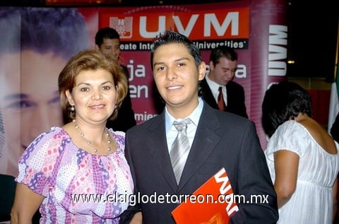 22102009 María Esther Campuzano y su hijo Carlos Gerardo Balderas.