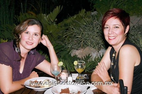25102009 Cinthia de la Cruz y Claudia Ibarra.