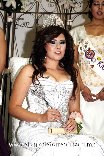 25102009 Natalia I, reina del Club de Leones de Gómez Palacio, Dgo., en su coronación.