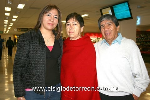 24102009 México. Graciela Luna Navarro fue despedida por sus padres Graciela y Héctor.