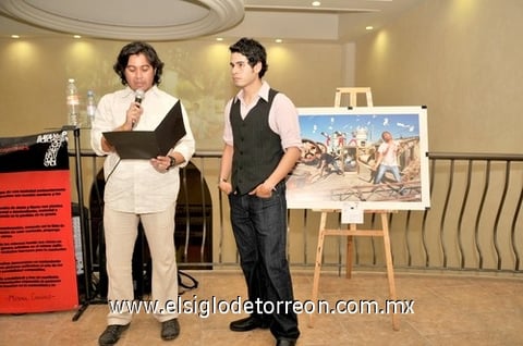 27102009 Expone. Iván Jalife, presentó su exposición que llevó por título 7. EL SIGLO DE TORREÓN/JESÚS HERNÁNDEZ