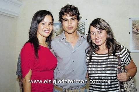 27102009 Ilse Noriega, César Dimas y Karla Galindo.
