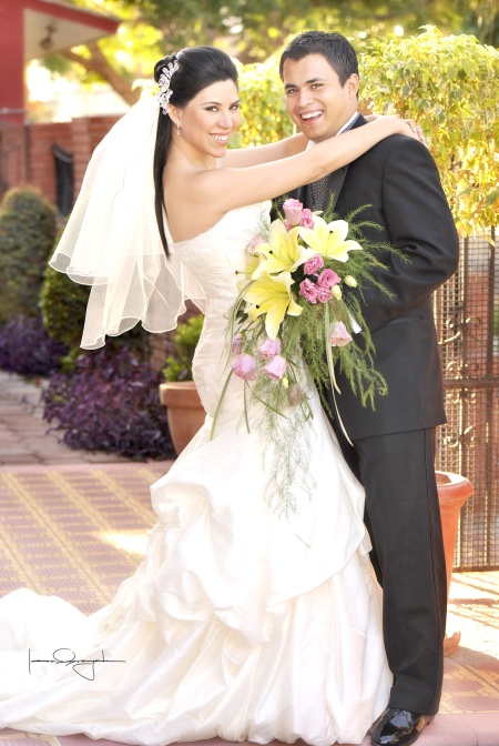 Srita. Talía Gabriela Castillo Martínez y Sr. Óscar Eduardo Moreno Escareño unieron sus vidas en sagrado matrimonio en la parroquia del Sagrado Corazón de Jesús el sábado diez de octubre de 2009.

Estudio Laura Grageda