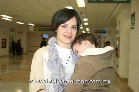 31102009 México. Marcel Pérez de Leal con su hijito Alfredo Leal Pérez.