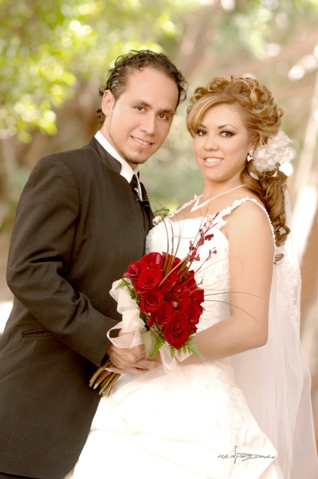 En la parroquia de San Pedro Apóstol unieron sus vidas en matrimonio, Arq. Eunice Angélica Rodríguez Durán y Arq. Jaime Israel García Metlich, el 19 de septiembre de 2009 en punto de las 17:30 horas. 

Maqueda Fotografía
