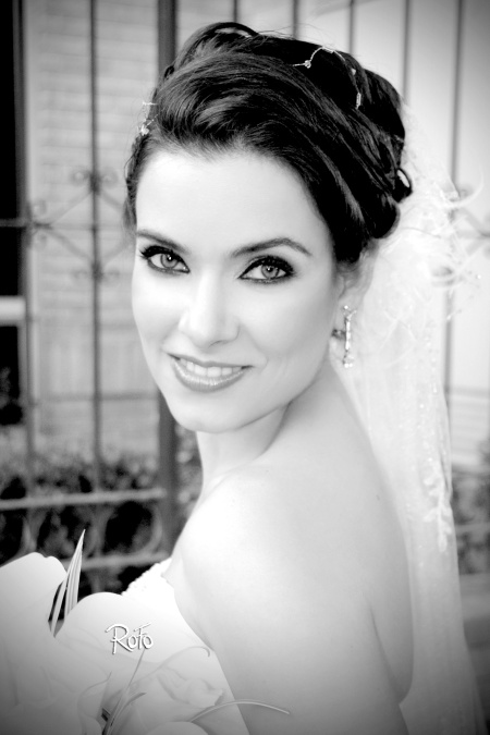 Srita. Martha Irene Dávila Flores el día de su boda con el Sr. Enrique Cervantes Sifuentes.

Rofo Fotografía