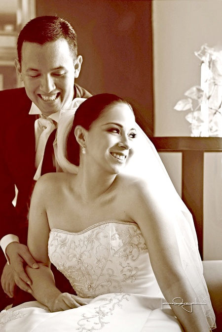 Srita. Siria Alejandra Martínez Jiménez y Sr. José Juan Rivera Galván contrajeron matrimonio en la parroquia de La Medalla Milagrosa el sábado tres de octubre de 2009. 

Estudio Laura Grageda