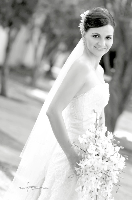 Srita. Carmen Lucía Alvarado Cuevas el día de su boda con el Sr. Rodrigo O. Salazar Martínez.

Maqueda Fotografía