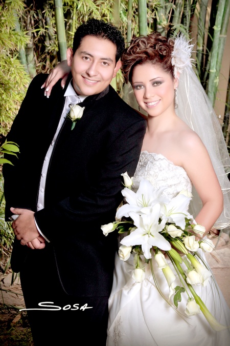 Ing. Argelia Arlet Franco Carrillo y M.C. Rafael Zamora Barrientos unieron sus vidas en sagrado matrimonio en la parroquia de San Juan de los Lagos, el sábado diez de octubre de 2009.

Studio Sosa