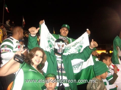 Cada vez hay mas afición santista en California. Saludos a Torreón desde los Ángeles.