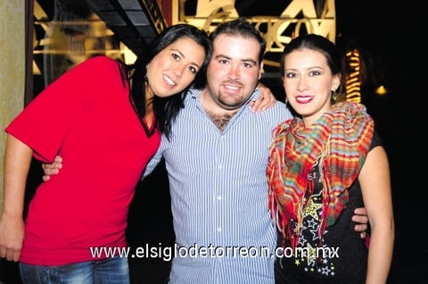 01112009 Cecy, Óscar y Kiara.