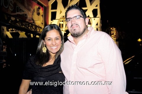 01112009 Cristy Robles y Emmanuel Rivas.