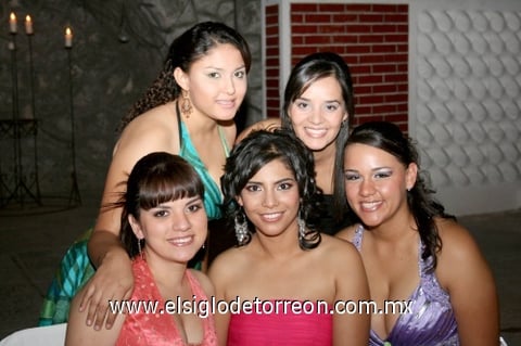 01112009 Felices asistentes. Saraí Gutiérrez, Claudia Hernández, Dyana Saavedra, Victoria Garay y Sofía Calderón.