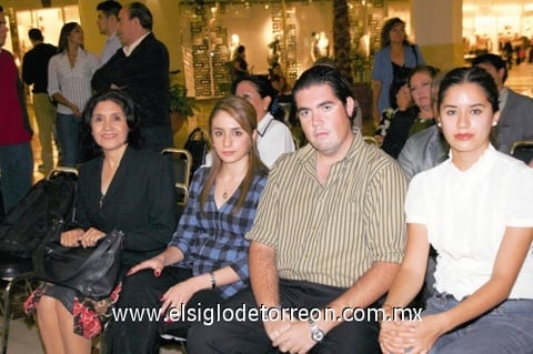 01112009 Tere Díaz, Kristal Salazar, Abraham Lozornio y Mariana Iduñate.