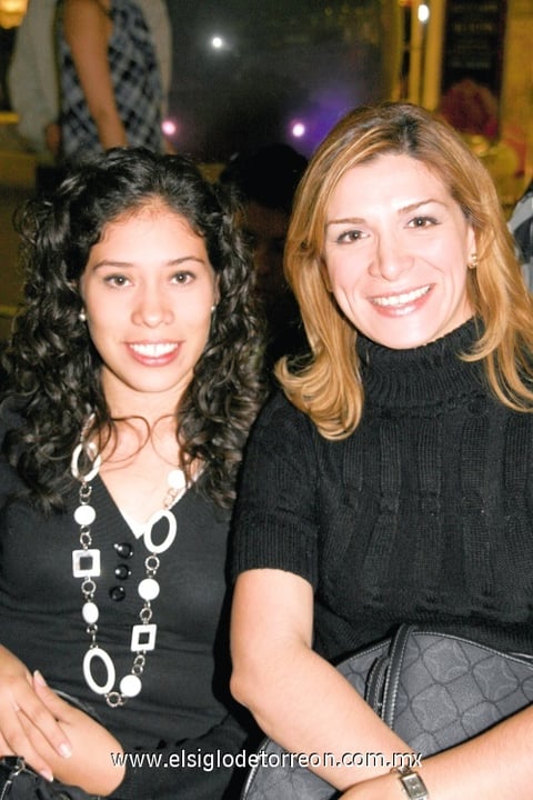 01112009 Lucía Córdova e Iris Márquez.