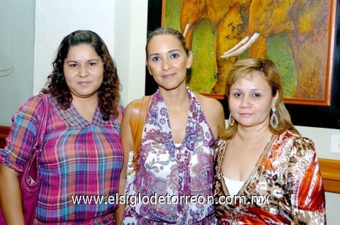 01112009 Irán de Lastra, Lita de Lugo y Laura de Sánchez, en un evento social..