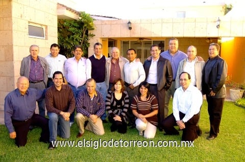 02112009 Grupo. Médicos de conocido consorcio se reunieron recientemente.