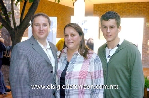 03112009 Gustavo de la Vega, Bárbara Schott y Gustavo Rodríguez.