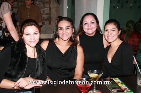 04112009 Evelyn Espinoza, Ana Santaella, Mildret Farías y Analee.