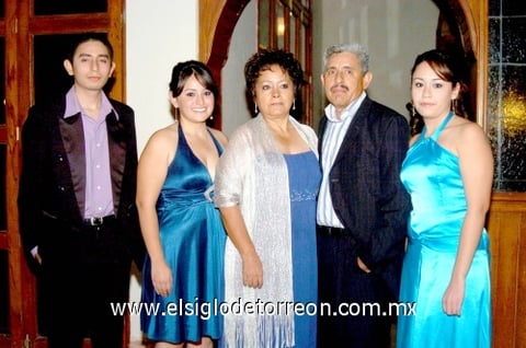 04112009 Pedro Alberto Jurado, Arely  Jurado, Rosa Velia Montoya, Pedro Eduardo Jurado y Vianela Jurado. EL SIGLO DE TORREÓN/JESÚS HERNÁNDEZ